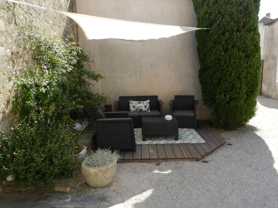 Le Maset Des Aires Avec Vue Sur Le Luberon Et Son Jacuzzi Exterieur Disponible De Juin A Mi-Septembre Maubec  Ngoại thất bức ảnh