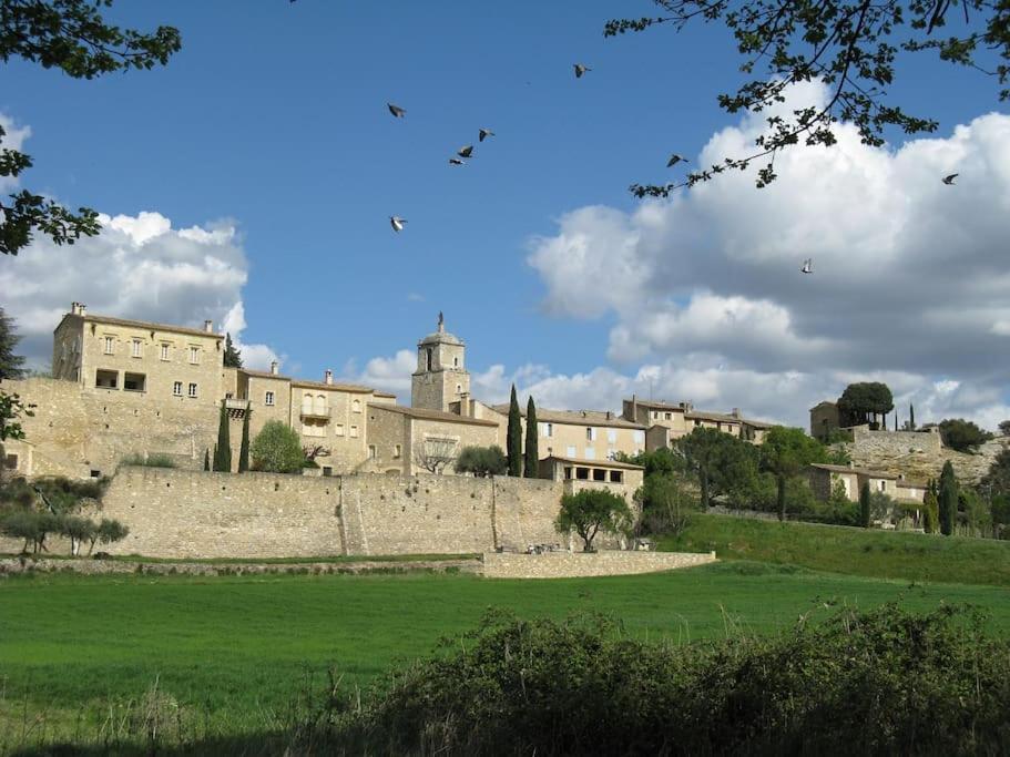 Le Maset Des Aires Avec Vue Sur Le Luberon Et Son Jacuzzi Exterieur Disponible De Juin A Mi-Septembre Maubec  Ngoại thất bức ảnh