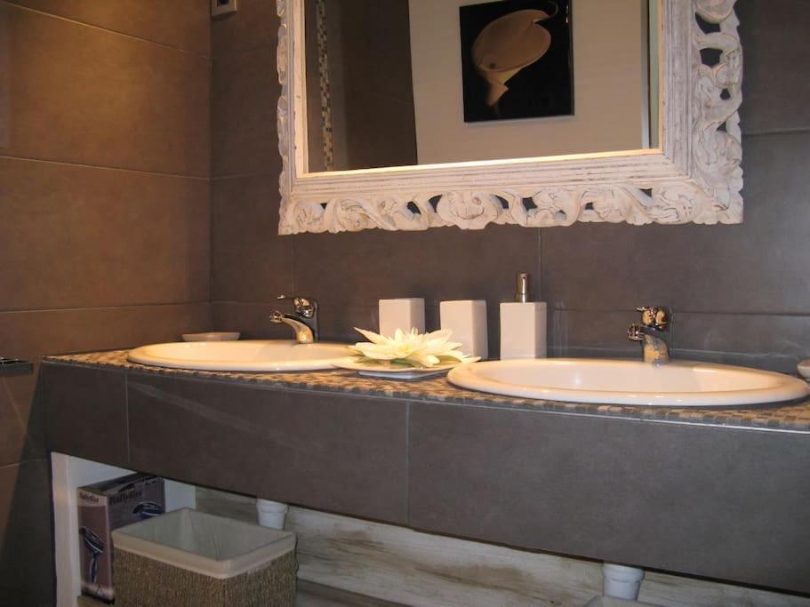 Le Maset Des Aires Avec Vue Sur Le Luberon Et Son Jacuzzi Exterieur Disponible De Juin A Mi-Septembre Maubec  Ngoại thất bức ảnh